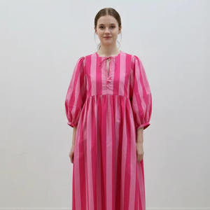 Robe trapèze rose à motifs floraux 100 % coton, imprimée à la main, coupe régulière, mini, taille naturelle, légère, lavable, respirante pour femme - Product Image 1