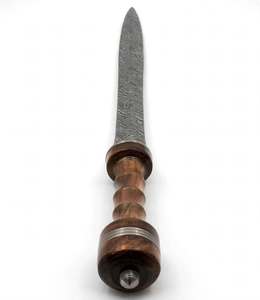 Espada Decorativa Larga de Acero de Damasco Hecha a Mano con Mango Ergonómico de Madera de Palisandro y Cuero Genuino - Product Image 3