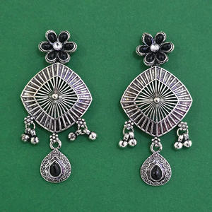 Vente en gros de boucles d'oreilles classiques de haute qualité, oxydées, avec placage oxydé 811318 - Product Image 3
