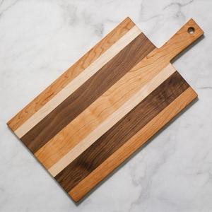 Planche à découper rustique en bois d'acacia naturel, artisanale, de qualité supérieure, durable, de forme rectangulaire, lavable au lave-vaisselle, pour la préparation des aliments en cuisine (fruits) - Product Image 6