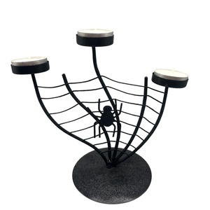 Porte-bougie en forme de toile d'araignée en fer, trois bras, noir, support de bougie d'Halloween avec un design d'araignée effrayant pour une décoration de table effrayante - Product Image 1