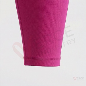 Conjunto de 2 piezas de yoga para mujer: Top corto acanalado azul marino de manga larga con cuello cuadrado y tirantes finos, y shorts de cintura alta - Product Image 6