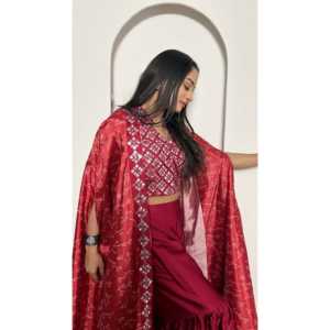 Vêtements de fête indo-occidentaux de créateur avec un travail de bordure en miroir de papier complexe, vêtements traditionnels régionaux - Product Image 2