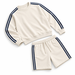 Tenues légères et confortables pour hommes actifs, ensemble sweat-shirt et short conçu pour un confort respirant et un style décontracté. - Product Image 3