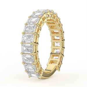 Anillo de compromiso de oro blanco macizo con diamante cultivado en laboratorio, corte ovalado central, piedras laterales con engaste de doble garra y tres piedras. - Product Image 3