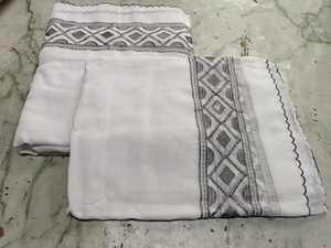 ผ้าคลุมไหล่สีขาวคุณภาพดีขายดี ผลิตจากผ้าฝ้ายวอยล์ ตัดเย็บแบบคัลเลอร์บล็อก น้ำหนักเบา ทนทาน เหมาะสำหรับฤดูหนาว สำหรับชาวมุสลิม หมายเลขสินค้า - Product Image 5