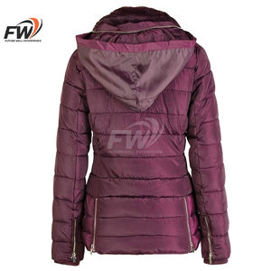 Chaqueta de Plumón Clásica de Estilo Casual con Capucha Desmontable y Decoración con Logotipo, Abrigo Acolchado Grueso y Cálido de Terciopelo para Mujer con Cierre de Cremallera - Product Image 3