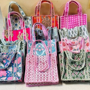 กระเป๋าโท้ทผ้าฝ้ายสีชมพูสุดเก๋พร้อมลายปักดอกไม้สไตล์โบฮีเมียน กระเป๋าช้อปปิ้งแบบเปิดด้านบนสำหรับผู้หญิงทุกฤดูกาล - Product Image 3