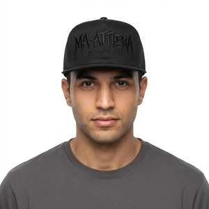Gorra Trucker Negra para Hombre, con Logotipo Bordado Estilo Urbano, Malla Trasera, Cierre a Presión, Gorra de Béisbol Personalizada - Product Image 1