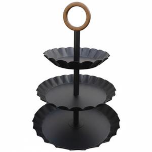Bandeja de servir de metal negro de 3 niveles estilo rústico con asa de madera y borde festoneado, bandeja redonda escalonada para exhibir cupcakes y postres - Product Image 1