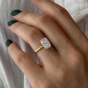 Anillo de compromiso con diamante de laboratorio de corte cojín en oro amarillo, anillo solitario delicado de 1.7MM para mujer - Product Image 2