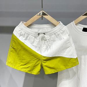 Shorts de sport personnalisés pour hommes grandes tailles - Gris décontracté 100% polyester anti-plis avec cordon de serrage séchage rapide respirant logo OEM à la taille - Product Image 1