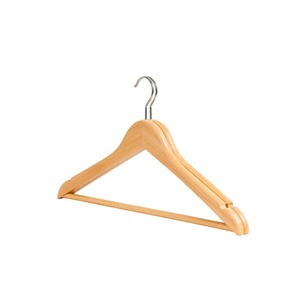 Percha de lujo aromática de cedro rojo con hombros anchos y barra para abrigos, ideal para organización en el hogar y hoteles. - Product Image 4