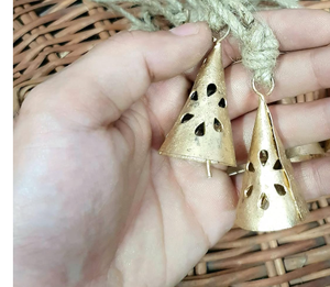 Campanas de Vaca en Forma de Cono, Estilo Rústico, Hechas a Mano, Vintage, Decoración Navideña para Colgar - Product Image 4