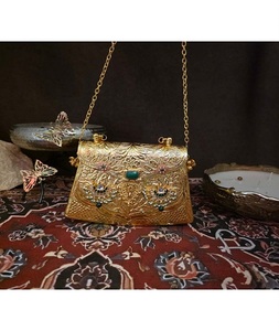 Mini Bolso de Mano Kundan de Latón, Chapado en Oro, Estilo Tradicional, para Uso Nocturno, con Cierre de Hebilla con Diamantes, F S International Uttar Pradesh - Product Image 3