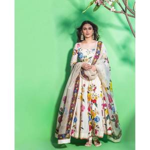 Vestido de Diseñador Hecho a Mano para Fiestas, Hermoso Estampado Floral Digital en Organza con Corte en A, Elegante Vestido con Estampado Floral - Product Image 6