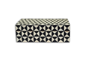 Boîte de rangement artisanale moderne écologique en bois avec incrustations, noire et blanche, carrée, à fermeture magnétique, motif gravé - Product Image 6
