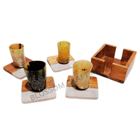 Ensemble élégant de 4 sous-verres en résine, finition bois naturel et marbre synthétique poli, avec support en bois pour la décoration de la maison, en vente