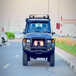 En stock Toyota Land Cruiser Pick-up Diesel Boîte de vitesses automatique Sièges en cuir Caméra arrière Volant à gauche - Product Image 1