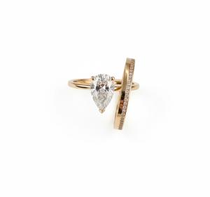 Anillo de Compromiso de Oro Puro de 14K con Diamante Cultivado en Laboratorio de 0.5ct en Forma de Pera y Banda con Incrustaciones, Conjunto de Anillos de Novia con Banda a Juego Apilable - Product Image 4