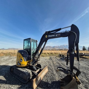 Mini-excavatrice John Deere 50G puissante, équipement de construction robuste avec système hydraulique performant et moteur haute performance. - Product Image 4