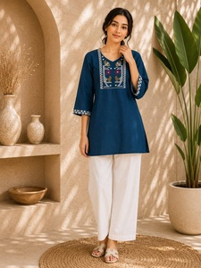 Ensemble Kurti en coton brodé bleu pour femmes avec pantalon palazzo blanc, tenue décontractée ethnique, coupe ample, toutes saisons - Product Image 1