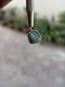 Amuletos Religiosos de Alta Calidad Hechos a Mano con Plata de Ley 925, Colgante con Engaste de Bisel y Esmeralda Natural en Bruto para Fiestas - Product Image 3