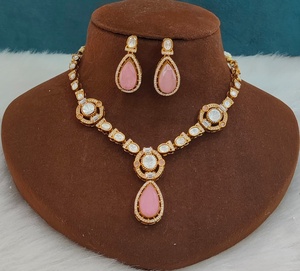 Collar de moissanita Polki de calidad premium con hermosos pendientes, perfecto para fiestas y oficina, diseño elegante y con clase. - Product Image 4