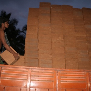 Bloque de Turba de Coco 100% Orgánica de 5 kg, Sustrato para Agricultura sin Tierra |   Rendimiento Confiable |   Exportador de la India - GEEWIN EXIM - Product Image 3