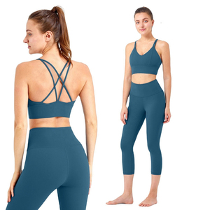 Ensemble de sport yoga taille haute grande taille avec soutien-gorge et short, logo frontal, 2 pièces, tenue d'entraînement sans couture pour femme, fabriqué au Pakistan - Product Image 3