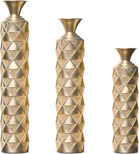 Juego de Jarrones de Piso Modernos de Lujo en Metal Dorado con Patrón Geométrico Triangular en Relieve 3D, Florero Decorativo de Pie - Product Image 3