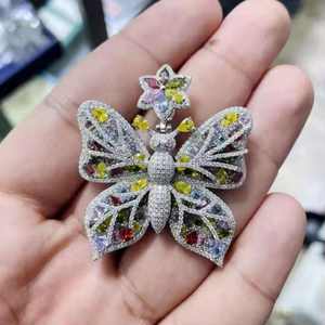 Pendentif papillon serti de pierres arc-en-ciel et d'accentuations en forme d'étoile florale, bijoux pour femmes, pendentif hip-hop en diamant - Product Image 1