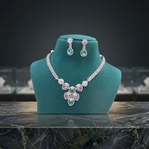 Elegante Juego de Joyería de Aleación Plateada con Cristales de Estrás, Diseño de Flor con Corte de Pera, Collar y Aretes para Mujer, para Bodas - Product Image 5
