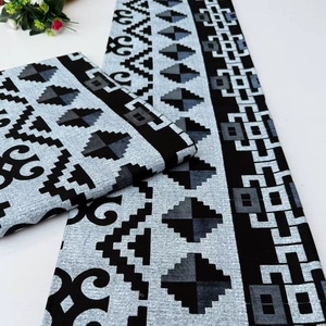 Tissu en coton imprimé africain multicolore brillant pour la couture et la production de vêtements au Mozambique - Product Image 1