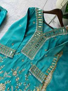 Ensemble ethnique élégant pour soirée avec travail de miroirs, pantalon palazzo et dupatta - Product Image 4