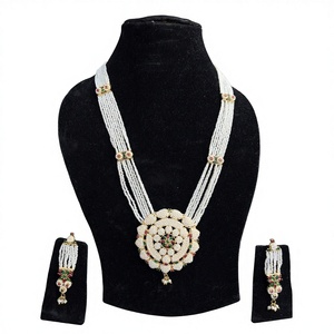 Juego de Collar y Pendientes Jaal Puwai Rani Haar, Hecho a Mano en India, Chapado en Oro, con Piedras Naturales Blancas y Rojas, para Mujer - Product Image 1