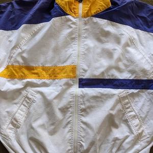 Chaqueta cortavientos OEM ligera y transpirable con logotipo personalizado, chaqueta con capucha a prueba de viento para exteriores para hombre - Product Image 3