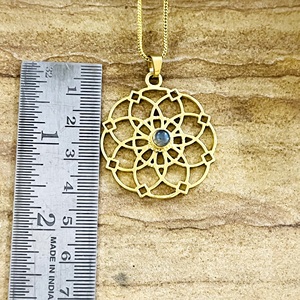 สร้อยคอทองเหลืองลายดอกไม้สไตล์โบฮีเมียนยอดนิยมสำหรับผู้หญิง ชุบทอง 18k ลายเรขาคณิตศักดิ์สิทธิ์ ขายส่งแบบ OEM ODM - Product Image 6