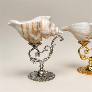 Verre à vin en métal design et coquillage marin, best-seller, ajoute une touche d'élégance à la dégustation quotidienne. Conçu pour une durabilité accrue. - Product Image 2