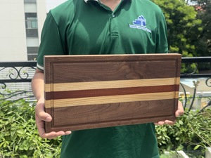 Tabla de Cortar Rectangular de Madera con Diseño de Rayas, Antideslizante, en Paquete Individual, Hecha en Vietnam - Product Image 4