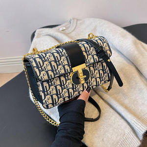 Bolso Bandolera de PU para Mujer, Diseño de Marca de Lujo, Texturizado, Estilo Francés, Cadena con Patrón Geométrico, para Compras, Viajes y Uso Diario en Todas las Estaciones - Product Image 1