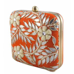 Achetez des pochettes de mariée Lowellcraft en satin, forme oreiller, en ligne en Inde - Product Image 1