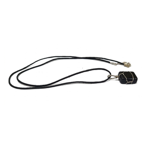 Collar al por mayor de turmalina negra natural hecha a mano con colgante de cristal rectangular envuelto en alambre y cordón negro espiritual - Product Image 6