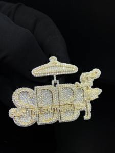 Colgante Personalizado Iced CZ Ice Horizon, Chapado en Plata, con Forma de Animal, Diseño Temático, Bonito Amuleto de Acero Inoxidable, Joyería Hip Hop, Regalo Unisex - Product Image 1