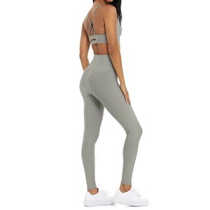 Ensemble de yoga et fitness printemps pour femme – Soutien-gorge imprimé uni écologique et leggings taille haute anti-transpiration - Product Image 5