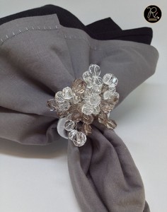 Nouvelle boucle de serviette perlée pour la décoration de table, laissez une impression unique sur vos invités. Achetez directement auprès du fournisseur au prix de gros. - Product Image 1