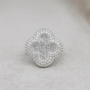 Anillo de Moissanita con Diseño de Trébol, Plata de Ley 925 con Baño de Rodio, Estilo Hip Hop, Corte Baguette, para Hombre, Regalo de Compromiso o Boda - Product Image 1