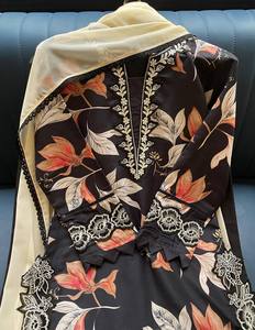 Traje pakistaní inspirado en HANIA AMIR para la temporada de verano, con top bordado, pantalón plazzo y dupatta. - Product Image 4