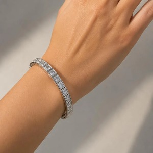 สร้อยข้อมือเทนนิสทรงสี่เหลี่ยมประดับเพชรโมอิสซาไนต์ AFAR JEWELS รุ่น Masterpiece ชุบทองบนเงินแท้ 925 ขนาด 2.5*2.5 มม. ทรงเจ้าหญิง สไตล์ฮิปฮอป สำหรับทั้งชายและหญิง - Product Image 2