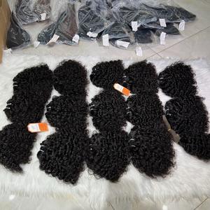 Vente en gros de mèches de cheveux bouclés birmans 100% Remy, cuticules alignées, cheveux humains vierges vietnamiens avec tissage provenant du fournisseur - Product Image 1